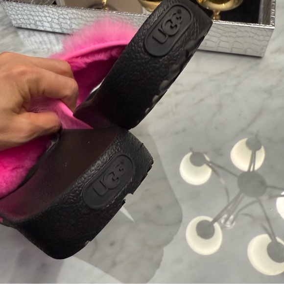 UGG Royale Pink Slides Women's Size 8 Fluffy Fur Sandals Slippers - Picture 7 of 9